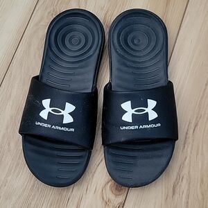 Under Armour slides size 6